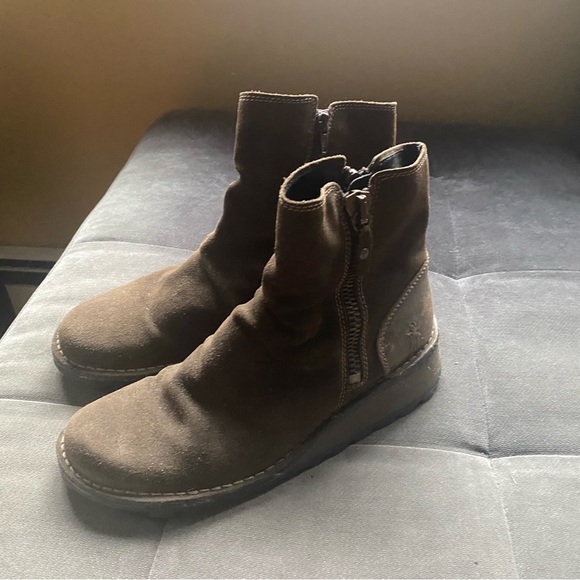 FLY LONDON MONG ANKLE BOOT WITH CHUNKY ZIP 7.5 - Picture 2 of 10